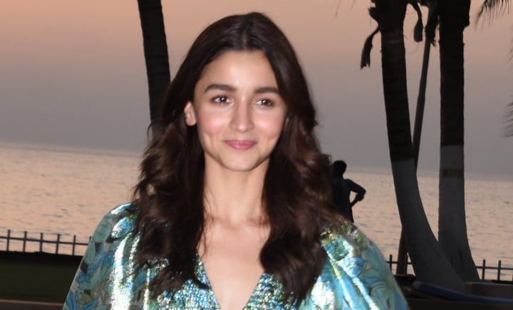 INSIDE VIDEOS: Alia Bhatt Rings In Her 26th Birthday With Close Family &#038; Friends