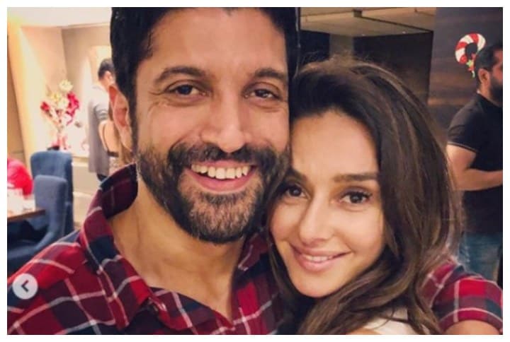 Farhan Akhtar &#038; Shibani Dandekar Posted A Picture Wearing Rings And The Internet Can’t Stop Speculating