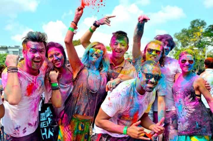 7 Essentials That Are Easy To Miss While Planning A Holi Party
