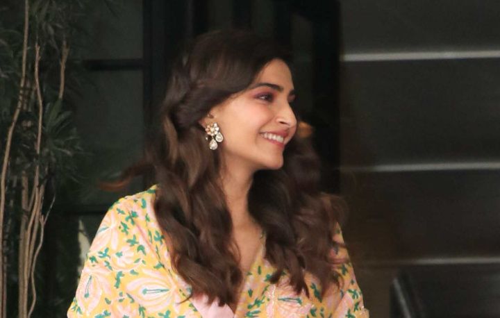 Sonam Kapoor’s Saree Is The Perfect Desi Summer Look We Were Looking For