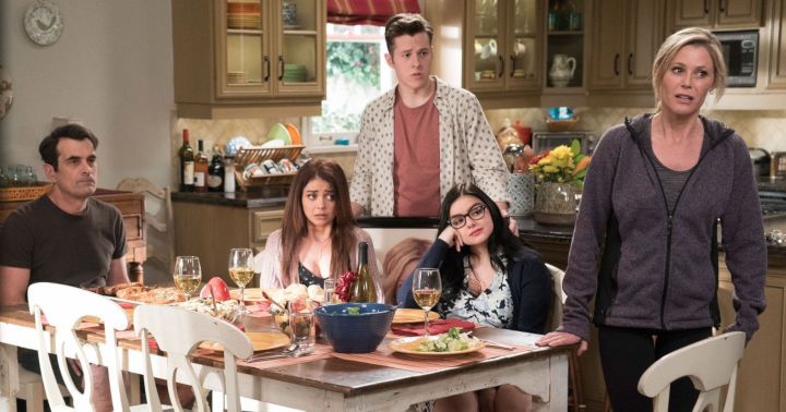 10 Modern Family GIFs That Define Every Family Gathering Ever