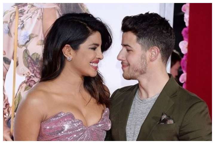 A Fan Threw Her Bra At Nick Jonas Infront Of Priyanka Chopra & Her