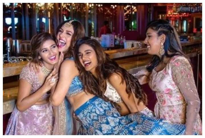 Video: Neeti Mohan Made A Stunning Bridal Entry With Sisters Shakti Mohan &#038; Kriti Mohan