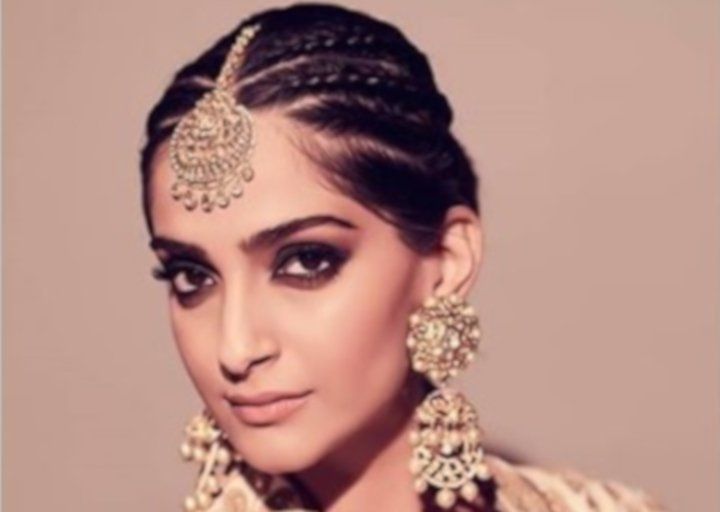 Sonam Kapoor Shows Us How To Sport A Maang Tikka With Boxer Braids