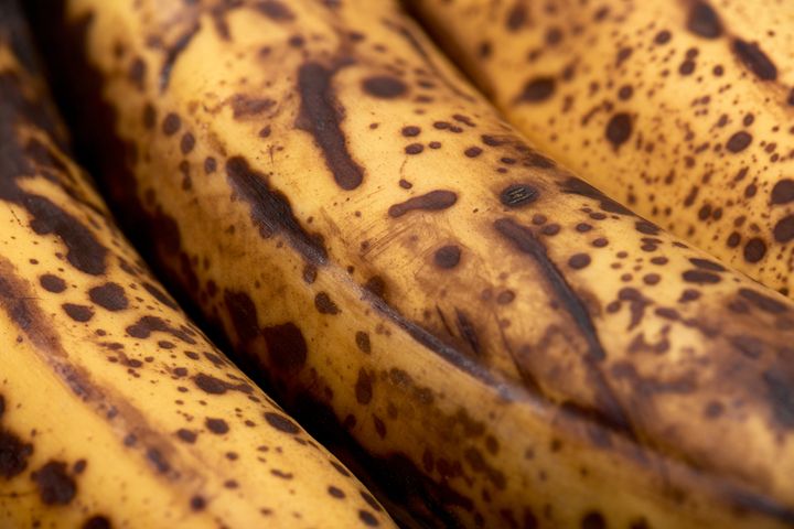 4 Easy Hacks To Keep Bananas From Becoming Brown And Stale
