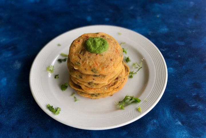 Give Your Breakfast A Healthy Twist With This Vegetable & Oat Pancakes Recipe