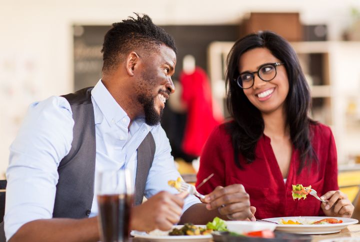 24 Women Share Who They Feel Should Pay On A Date