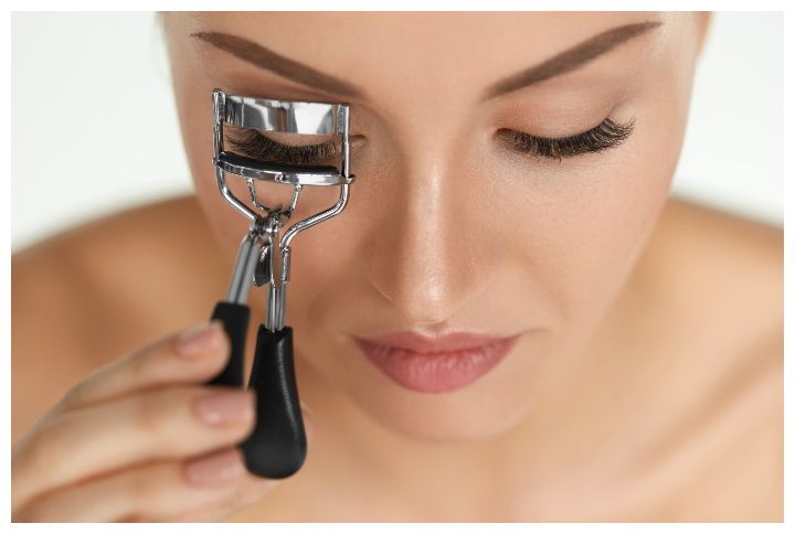 6 Mistakes You’re Probably Making While Using An Eyelash Curler