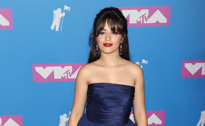 7 Red Carpet Looks From The VMAs That We’re ‘Saving’ On The ‘Gram
