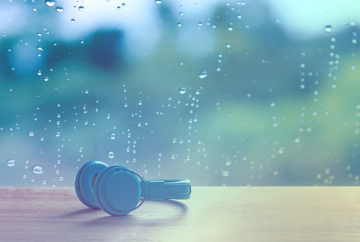 10 Songs You Should Add To Your Mellow Monsoon Playlist