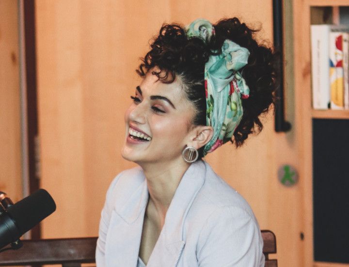 4 Cool Ways Taapsee Pannu Styled Up Her Natural Curls With Headbands