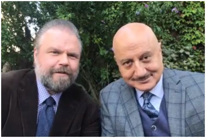 Video: Anupam Kher Teaches His American TV Show Co-Star To Sing ‘Tujhe Dekha Toh Yeh Jaana Sanam’ From DDLJ