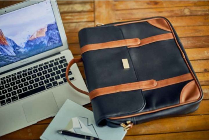 Laptop bag from 2 AM Store | Image source: www.2amstore.com