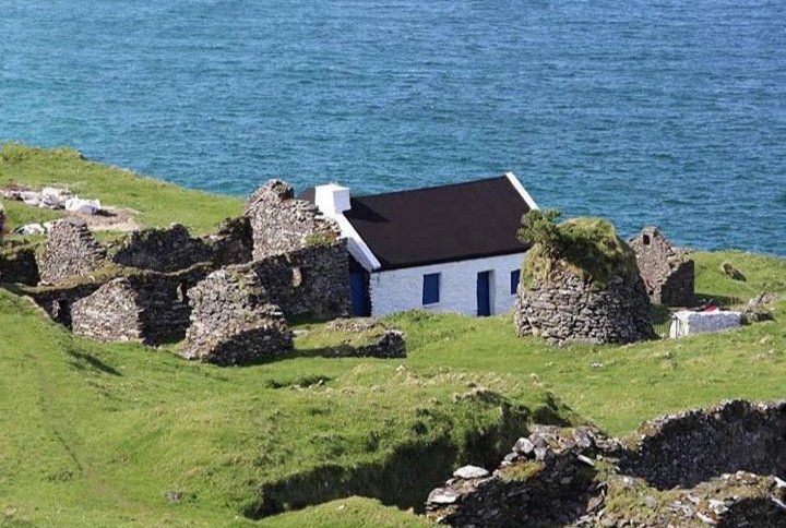 An Island In Ireland Is Offering 2 Friends To Live There For No Cost & Run A Coffee Shop
