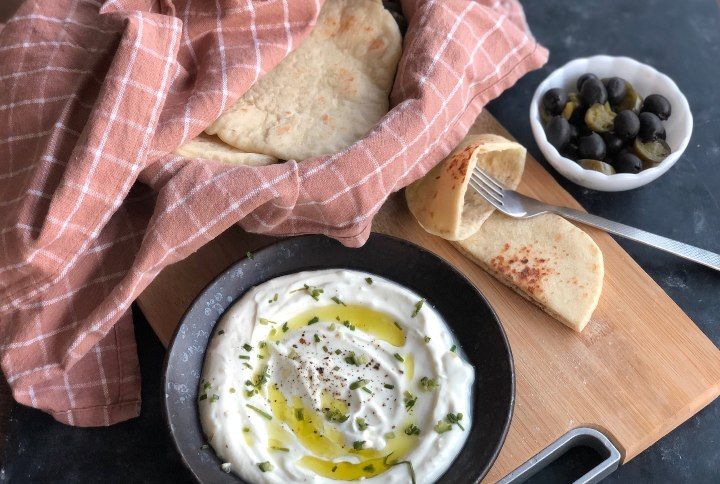 Love Hummus &#038; Pita? Here’s How You Can Make Your Own Pita Bread At Home