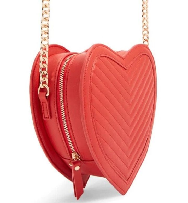Forever 21 Faux Leather Heart Crossbody Bag (Source: www.forever21.in)