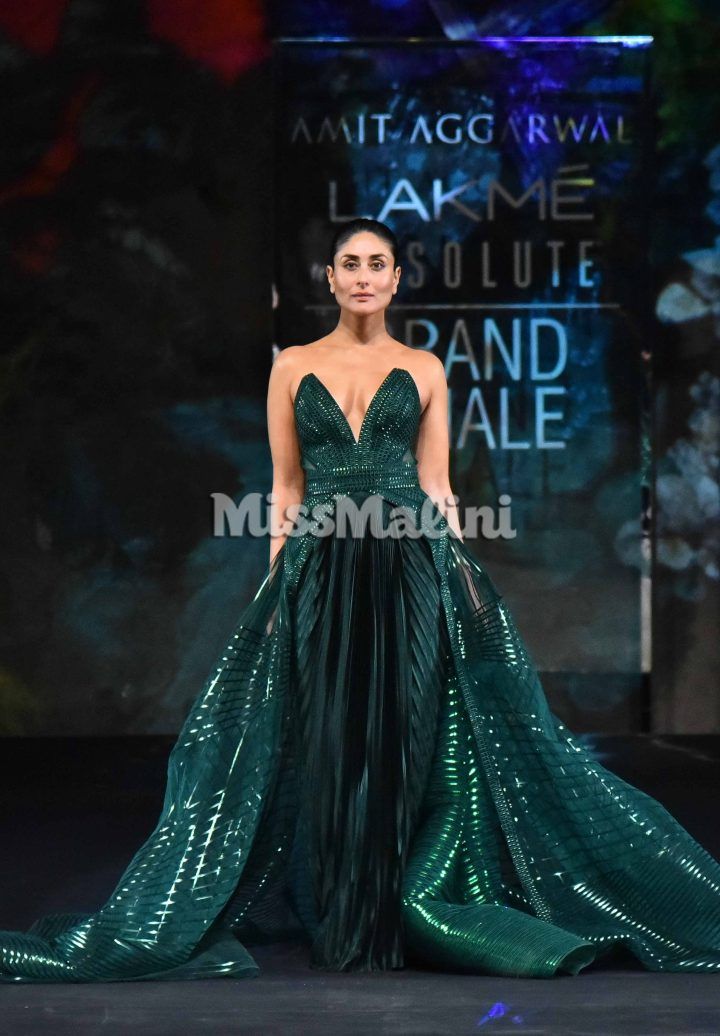 Kareena Kapoor Khan At Lakme Fashion Week SR '20 In Mumbai | Source: Yogen Shah