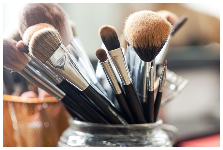 Makeup Brush set artist background by Lif3vil | www.shutterstock.com