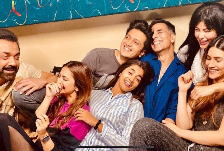 Housefull 4 Promotions Face A Problem After Fans Break The Barricade To Meet The Actors