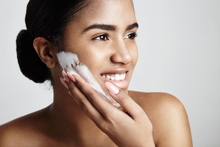 5 Faces Washes That Won’t Make Your Skin Feel Tight