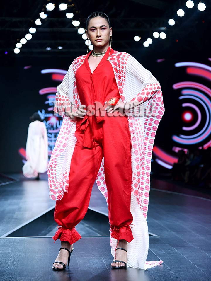 Nidhika Shekhar at Lotus Makeup India Fashion Week Spring Summer 2020 in Delhi | Source: Yogen Shah
