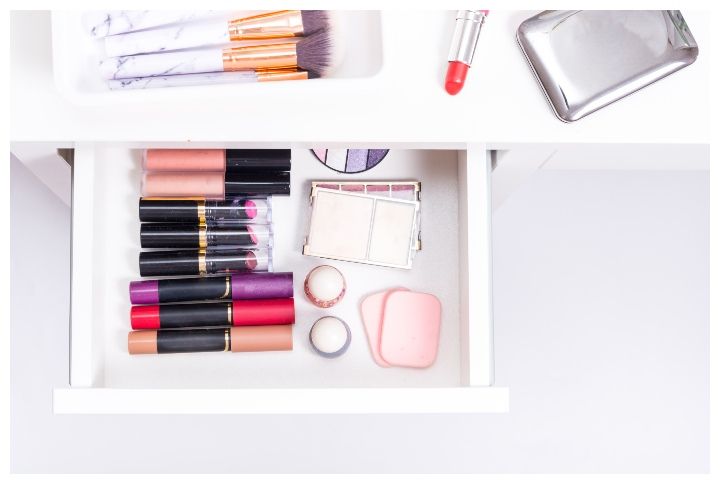 5 Steps That’ll Make Decluttering Your Makeup Drawer A Breeze