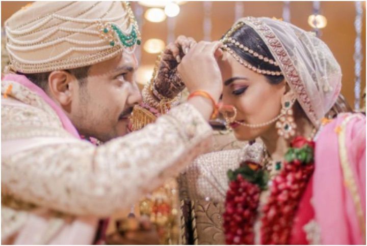 Here’s A Look At Aditya Narayan &#038; Shweta Agarwal’s Wedding Ceremony