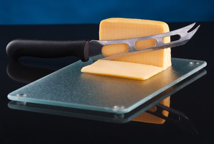 Glass Cutting Board By Dmitriy Podlipayev | www.shutterstock.com