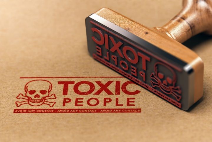 5 Signs Of Toxic People You Need To Watch Out For