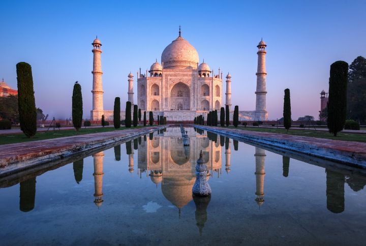 Taj Mahal By Seb c'est bien | www.shutterstock.com