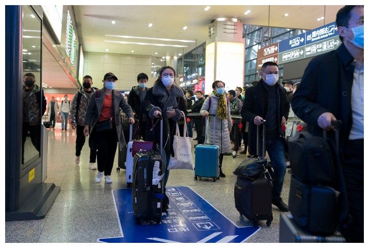 Travellers wearing masks at an airport to prevent infection from coronavirus by B.Zhou | www.shutterstock.com