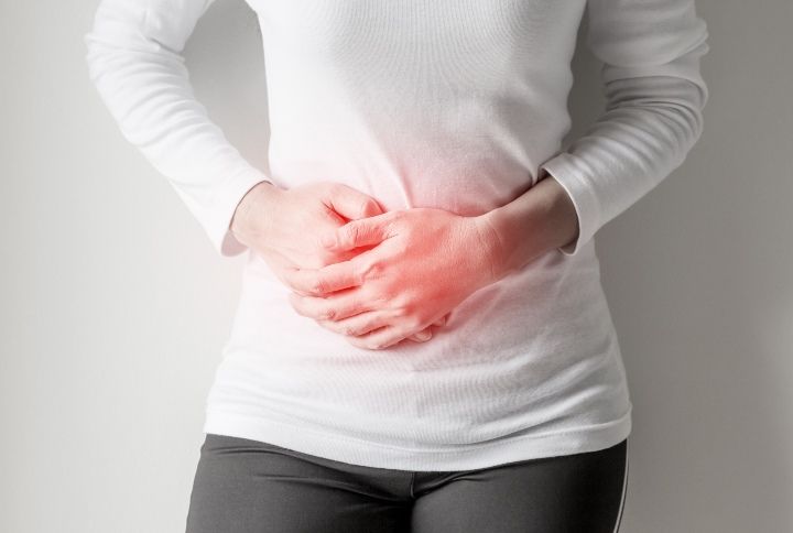 4 Ways To Naturally Ease Your Stomach Ache At Home