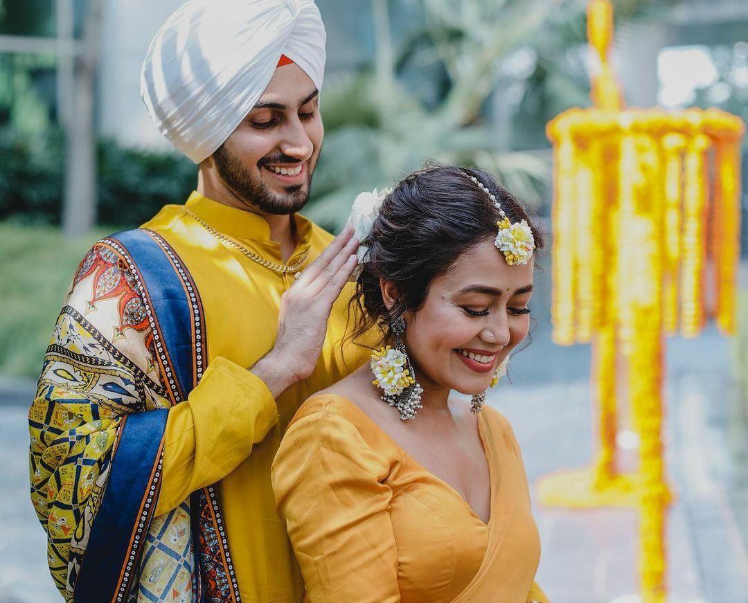 नेहा कक्कड़ और रोहनप्रीत सिंह बंधे शादी के बंधन में, यहाँ देखिये फेरे का वीडियो