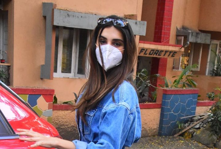 Tara Sutaria’s Denim Dress Is Exactly What Our Off-Duty Wardrobe Is Missing
