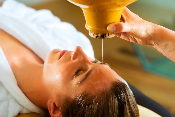 Hair oil spa massage By Kzenon | www.shutterstock.com