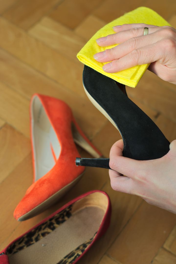Cleaning suede shoes. By Jakub Ustrzycki | www.shutterstock.com