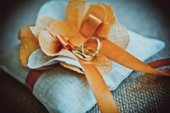 Gold wedding rings on a ring pillow By Bajneva | www.shutterstock.com