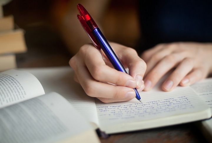 8 Ways Your Handwriting Reveals Your Inner Self