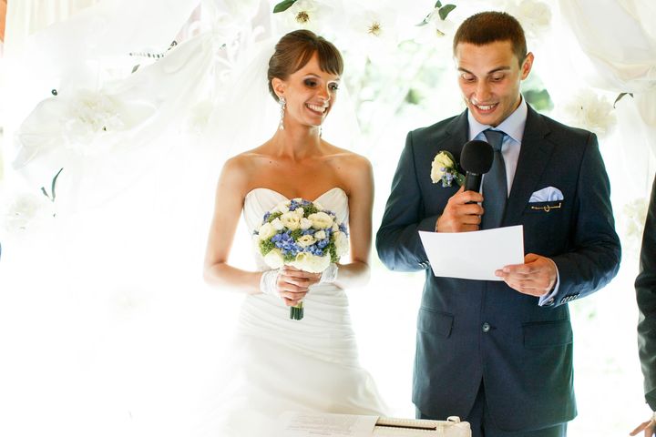 Bride and groom speech By IVASHstudio | www.shutterstock.com