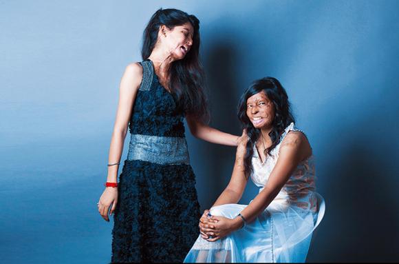 Glamour girls, Rita and Rupa by Rahul Saharan | Source: www.fridaymagazine.ae