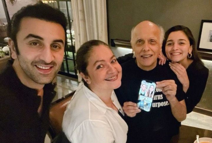 Photo: Alia Bhatt Turns &#8216;Setting Girl&#8217; For Dad Mahesh Bhatt&#8217;s Birthday; Ranbir Kapoor Joins The Celebration