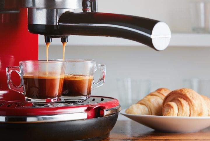 5 Best Coffee Makers To Buy For Those Who Wish To Bring Cafe-Style Coffee Home