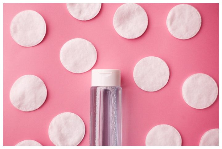 Cotton pads and exfoliating acids by Margarita Kheruimova | www.shutterstock.com