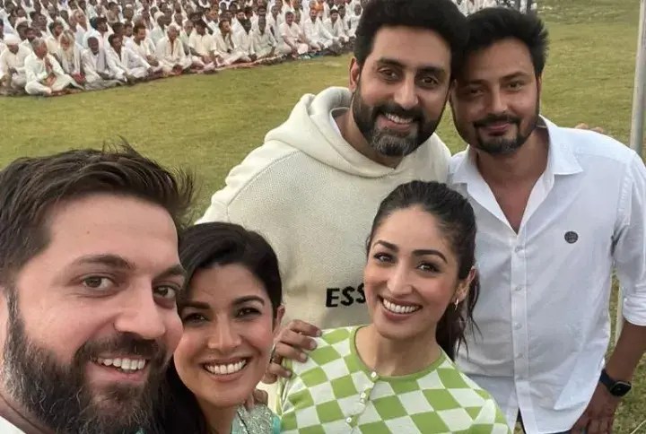 Video: Abhishek Bachchan Holds A Special Screening Of &#8216;Dasvi&#8217; For The Inmates Of Agra Central Jail