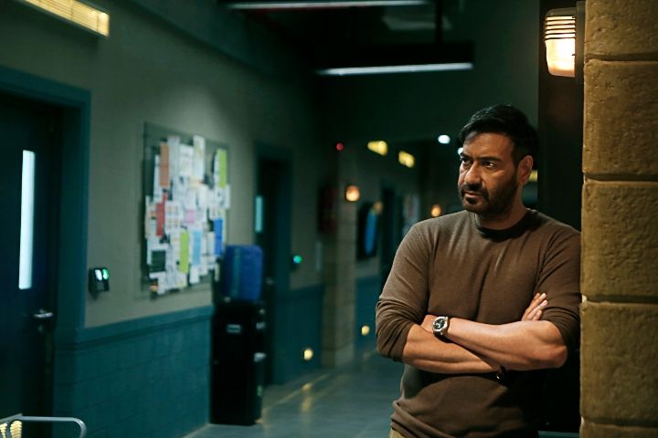 Web Series Review !‘रुद्र : द एज ऑफ़ डार्कनेस’ ! अँधेरे के रोमांच और रहस्य के बीच अजय देवगन का दिखता है टशन