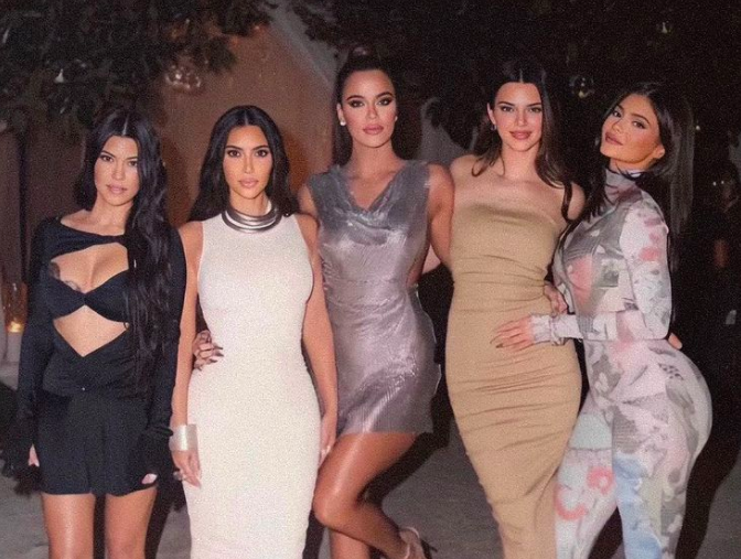 8 Times The Kardashian-Jenner Clan Gave Us Breathtaking Makeup Inspo