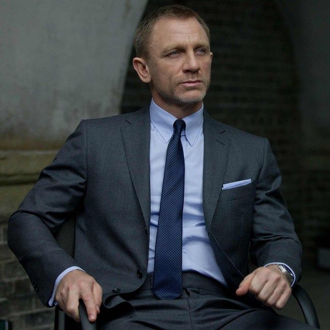 Daniel Craig in a Tom Ford tab collar shirt in "Skyfall"