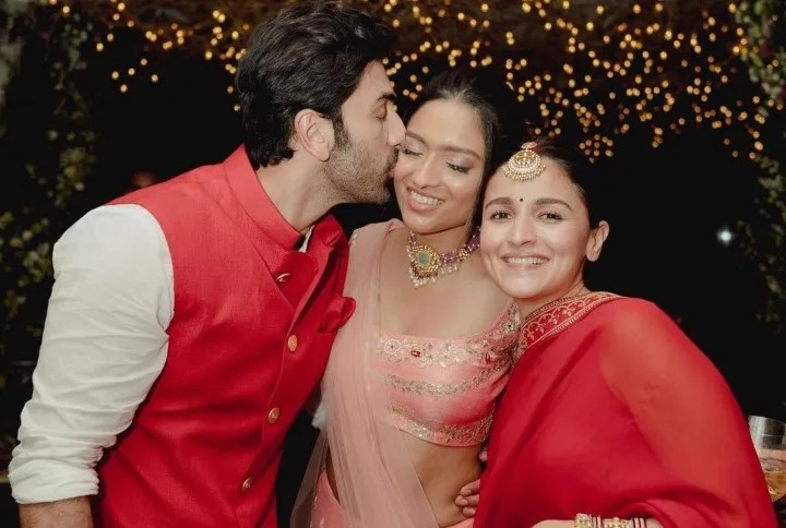 Ranbir Kapoor Doles Out Husband Goals As He Pledges To Give 12 Lakhs To Alia Bhatt&#8217;s Bridesmaids