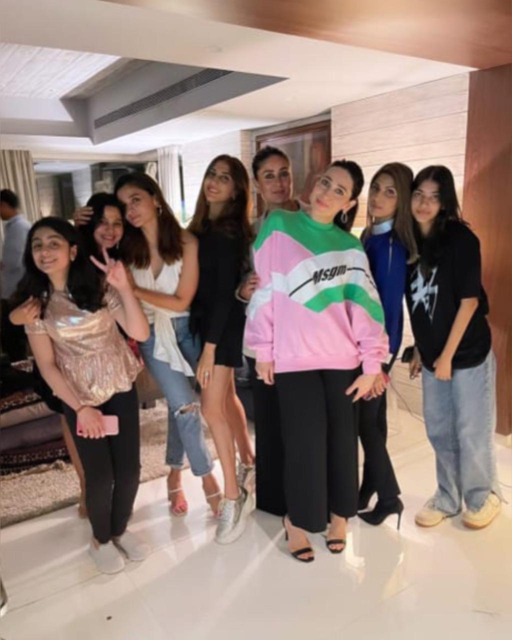 Samara Kapoor, Shaheen Bhatt, Alia Bhatt, Anissa Malhotra, Kareena Kapoor, Karisma Kapoor, Riddhima Kapoor and Samaira Kapoor (Source: Instagram stories | @riddhimakapoorsahni)