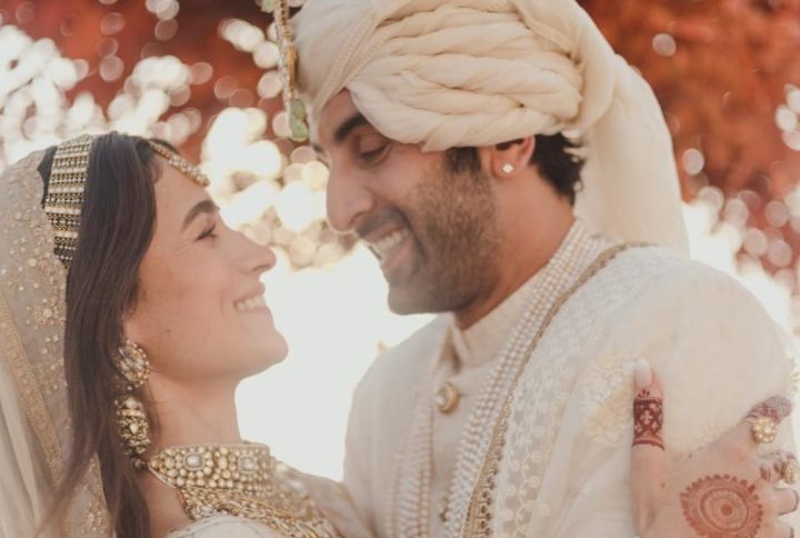 Photos : Ranbir-Alia Wedding : रणबीर कपूर और आलिया भट्ट ताउम्र के लिए डूबे केसरिया इश्क़ में, शादी के बंधन में बंधे ,आलिया ने शेयर की पहली तस्वीरें